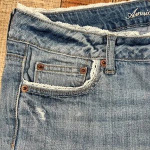 American Eagle Blue Crochet Lace Trim Distressed Denim Cut Off Jean Shorts 10 thumbnail 3