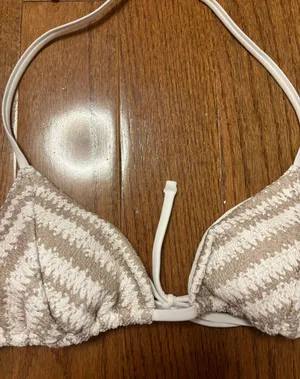 Hollister NWT  CROCHET-STYLE STRING TRIANGLE BIKINI TOP thumbnail 4