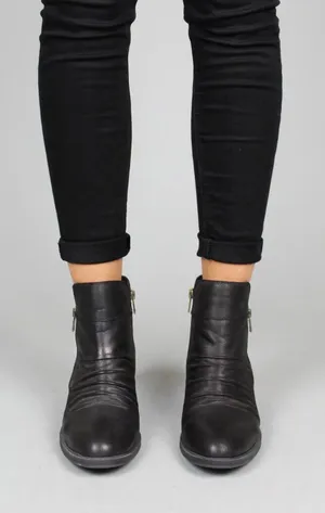 Baretraps Black Faux Leather Ruched Side-Zip Ankle Bootie - Women's Size 8 thumbnail 1