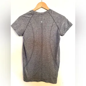 lululemon Swiftly Tech Light Gray Short Sleeve Tee‎ Women’s Sz 8 thumbnail 3