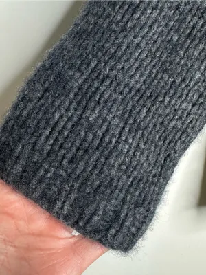 Aritzia Charcoal Gray 100% Cashmere Chunky Ribbed Knit Sweater Large thumbnail 4