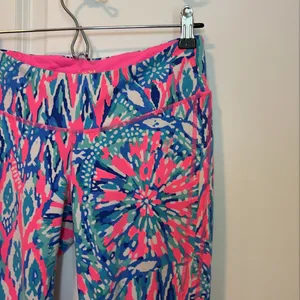 Lilly Pulitzer Luxletic Floral Weekender Leggings Tiki Pink And Light Blue Sz S thumbnail 4