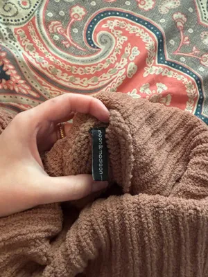 Moon & Madison Cropped Sweater thumbnail 3
