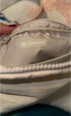 Lululemon Everywhere Belt Bag off white thumbnail 7