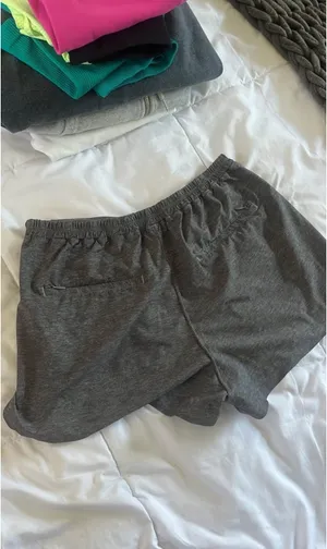 Gray LULULEMON shorts size 6 thumbnail 2