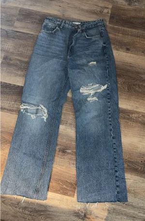 Women’s Zara jeans  thumbnail 1