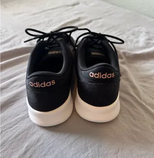 Women’s Adidas Tennis Shoes thumbnail 3