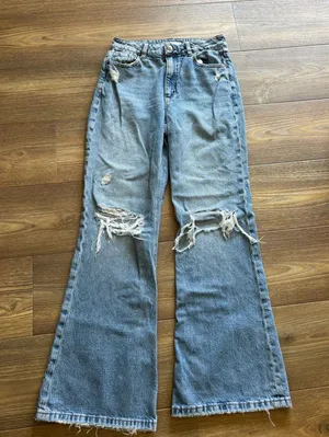 Garage low rise light wash flare distressed jeans woman’s size 5/27 thumbnail 1