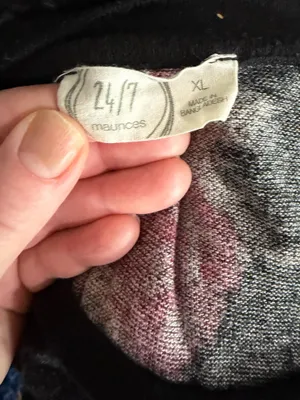 Maurices’s 24/7 Collection lightweight rose-floral print Henley sweater top size XL. thumbnail 6