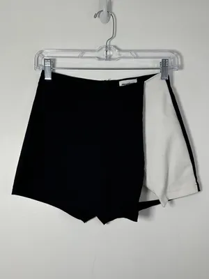 Superdown Revolve Women's XS Aaleyah Two Tone Wrap Skort Black/White Preppy Boho thumbnail 2