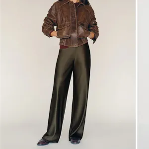 Aritzia Wilfred The Lodge Pant Satin Dark Olive thumbnail 6