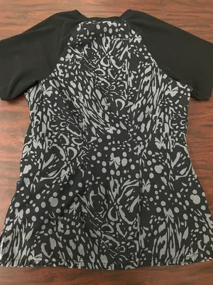Disney Tooniforms Love Me Knot V-neck Scrub Top Size Medium thumbnail 4