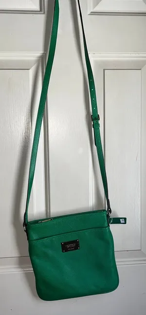 Lauren Ralph Lauren green leather purse. It does have a lipstick stain inside. thumbnail 1