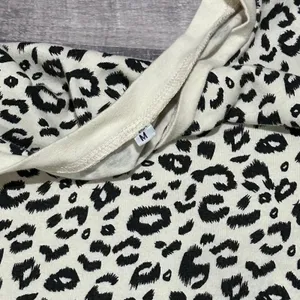 Leopard Print Short Sleeve Crop T Shirt Womens M Runs Small Khaki Black Tee thumbnail 5