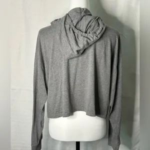 Women’s Hollister Cropped Sweatshirt Size Medium Hoodie thumbnail 4