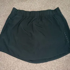 Old Navy Athletic Skort with Elastic Waistband thumbnail 1