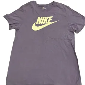 Nike Lavender Short Sleeve Logo Tee Sz M thumbnail 2