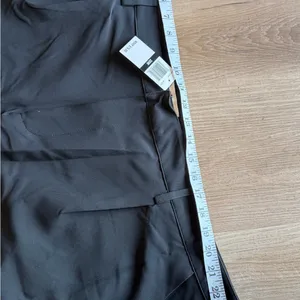 Edikted Black High-Rise Tailored Bermuda‎ Shorts thumbnail 4