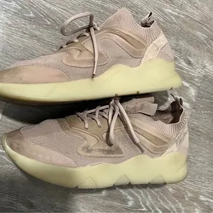 Vince Camuto Blush Sneakers Size 7.5 thumbnail 3