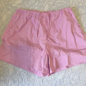 Lululemon Cotton-Blend Poplin High-Rise Short 4" thumbnail 1