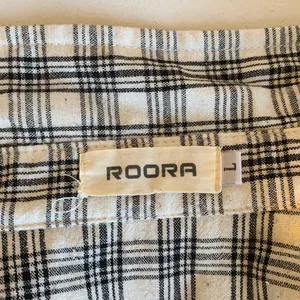 Women’s Fits like a Small Labeled Large Black and White Plaid Button Front Shirt thumbnail 6