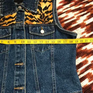 Y2K 2000s Western Safari Rodeo Denim jacket best patchwork tiger print sleeveless #biker #rockabilly #cowboy #grunge #punk Measurement in pics thumbnail 3