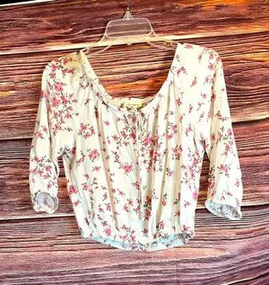 Free Kisses Flowers Crop Top. Size Medium. thumbnail 1