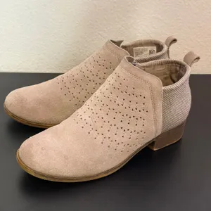 TOMS Suede Leather Ankle Boots Low Block Heel Western BOHO Booties Size 7.5 Deia thumbnail 11