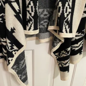 Moon Collection Aztec Print Black & Cream Chunky Knit Cardigan L thumbnail 6