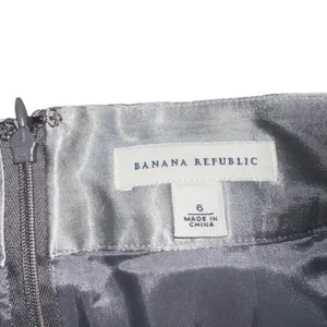 Banana Republic Skirt Womens Size 6 Gray White Rose Floral Pencil‎ Knee thumbnail 3