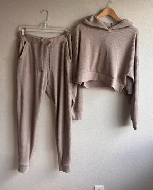 Alo Ribbed Lounge Set thumbnail 1