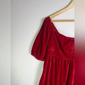 Modcloth Women’s Red Velvet Mini Dress Smocked Puff Sleeve Coquette NWT L thumbnail 4