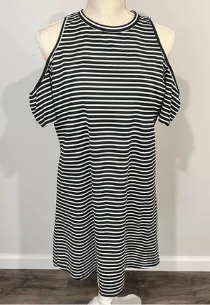 Want and Need Black White Stripe Cold Shoulder Dress Size Large SKU#C24319 thumbnail 1