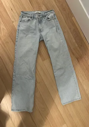 Abercrombie Low-Rise Jeans Baggy thumbnail 1