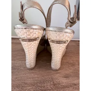 Lilly Pulitzer Gold‎ Metallic Leather Wedge Peep Toe Slingback Sandals *READ thumbnail 5