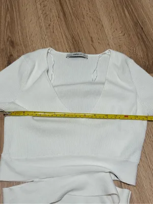 Zara Ribbed Knit Crop Top White V Neck Cut Out Hem Short Sleeve L thumbnail 6