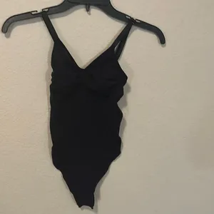 NWOT SKIMS Sculpting (G21) Thong Bodysuit new Shapewear M thumbnail 3