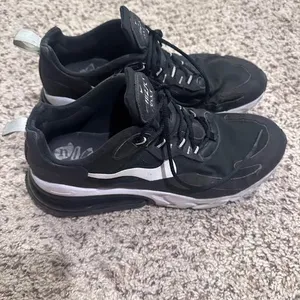 Air Max 270 react Size 8.5 thumbnail 2