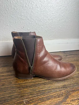 Frye Carly Zip Chelsea‎ Boots Women’s Brown Leather Ankle Booties Size 6.B thumbnail 3