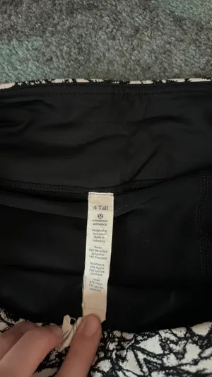 Lululemon Black and White Marble Size 4 Tall Skirt thumbnail 4