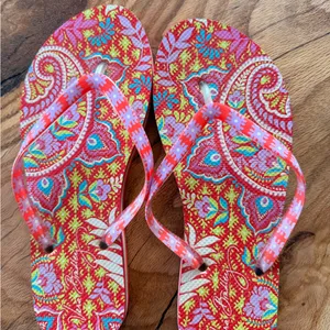 Vera Bradley Paisley Flip Flops Women’s Sandals Size 8 thumbnail 2