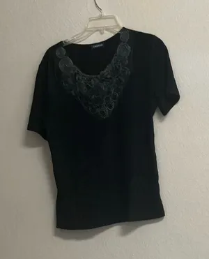 FINAL MARKDOWN Fuguiguo ladies top Size undefined thumbnail 1