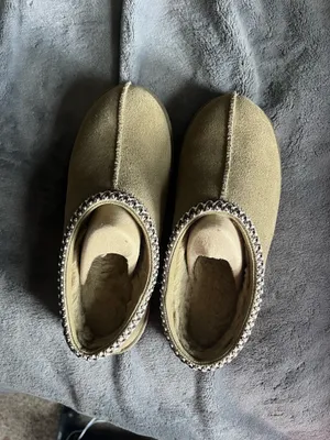 Uggs  thumbnail 2
