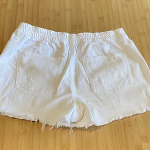 aerie White Frayed Hem Denim Shorts thumbnail 2