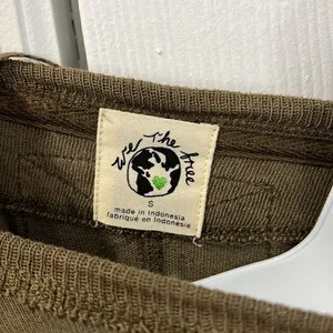 ‎NWT We the free Army Green over size shirt size S thumbnail 4