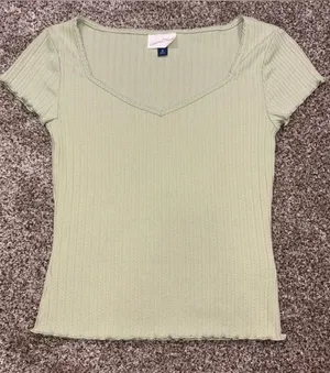 Universal Threads Sage Green Lettuce Edge Ribbed Short Sleeve Top Medium thumbnail 1