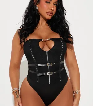 FashioNova Black bodysuit thumbnail 1