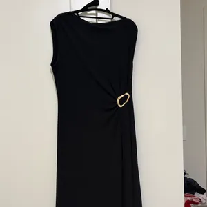 Midi Black Cocktail Elegant Black One-Shoulder Evening Dress with Gold Accent thumbnail 2