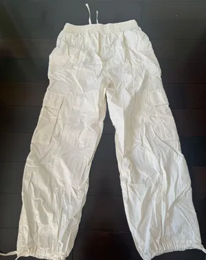 Aerie Cargos thumbnail 3