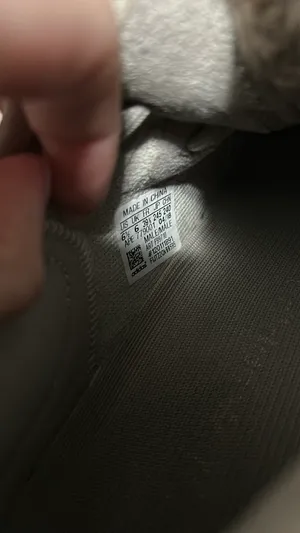 Yeezy Boost thumbnail 3